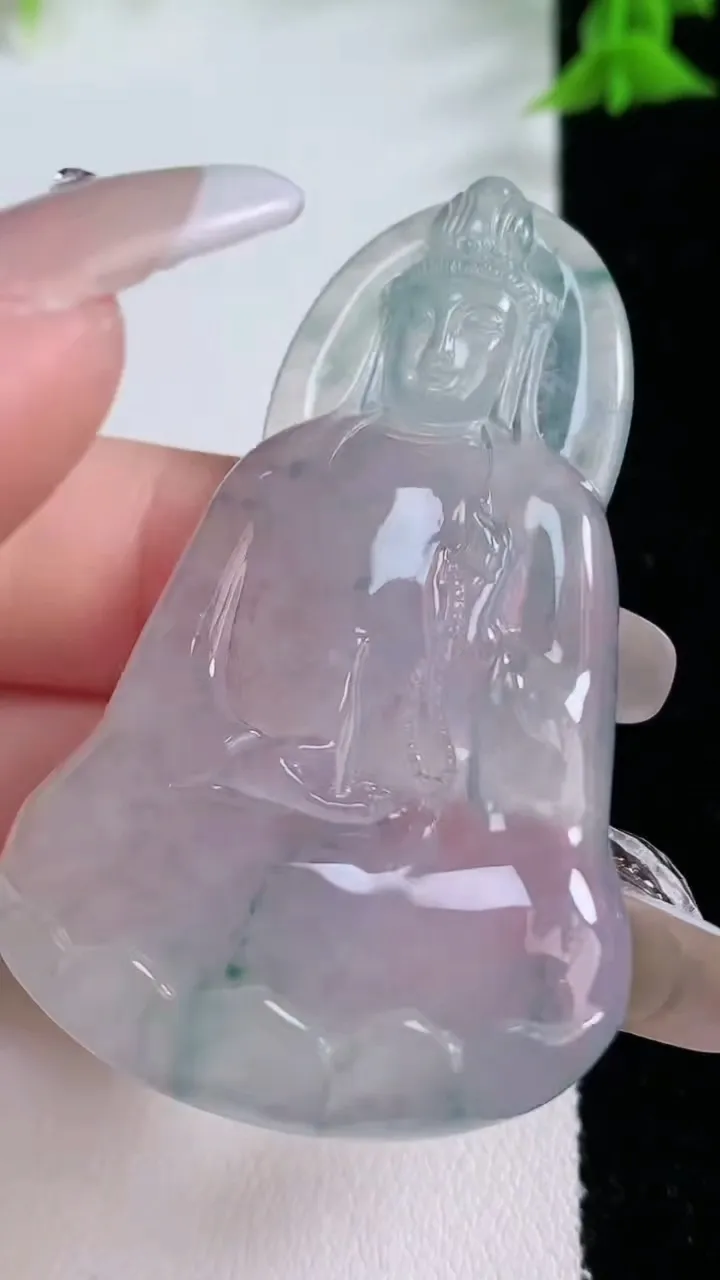 天然A货翡翠种飘花观音菩萨吊坠，尺寸55.7-34-5.3，重量:21.43g
1月26日