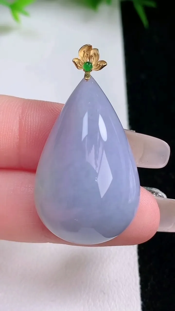 天然A货翡翠18K金紫罗兰水滴吊坠，尺寸32.2-21.2-12.3，重量:13.25g
1月26日