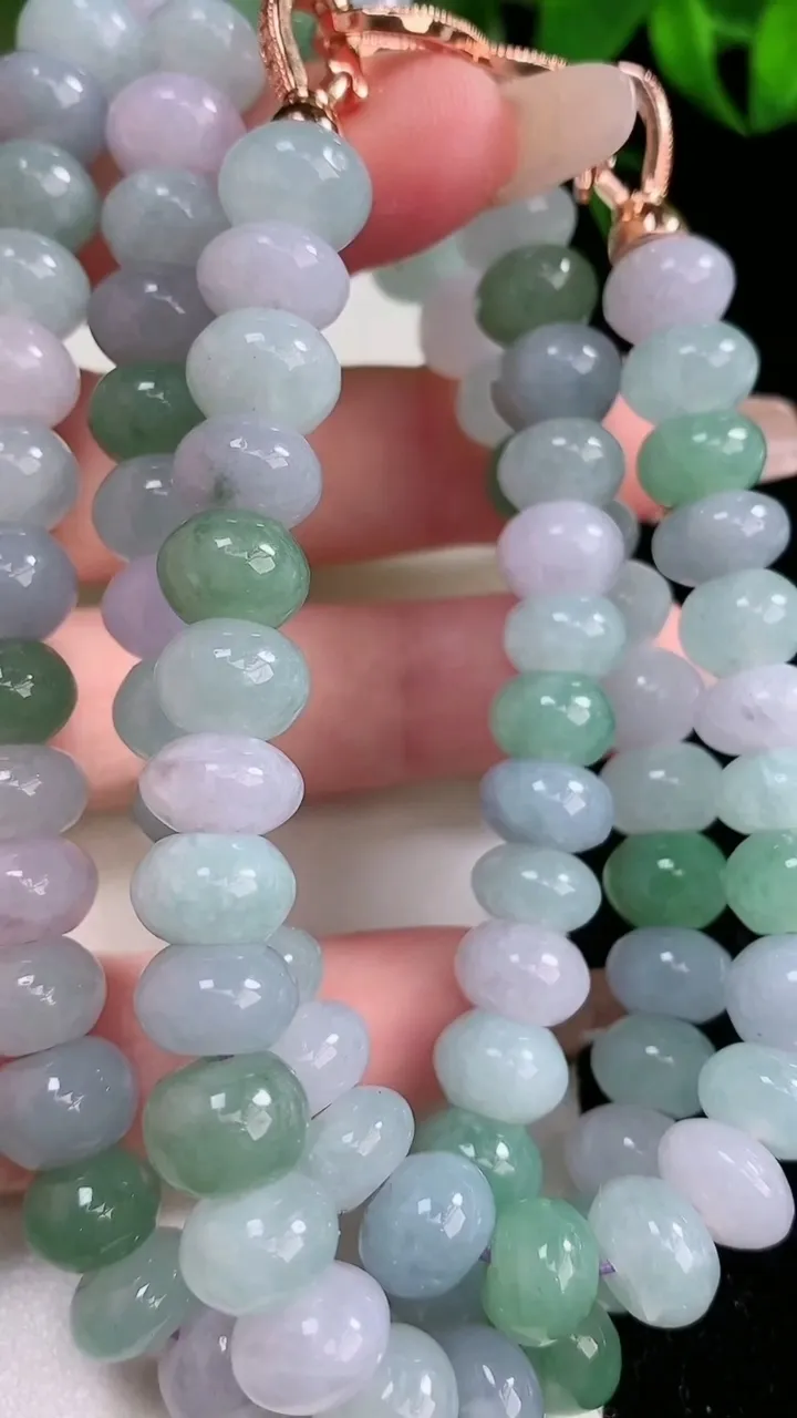 天然A货翡翠算盘珠项链，尺寸8.8-6-92颗，重量:91.70g1月26日
工厂直销收藏佳品,种好