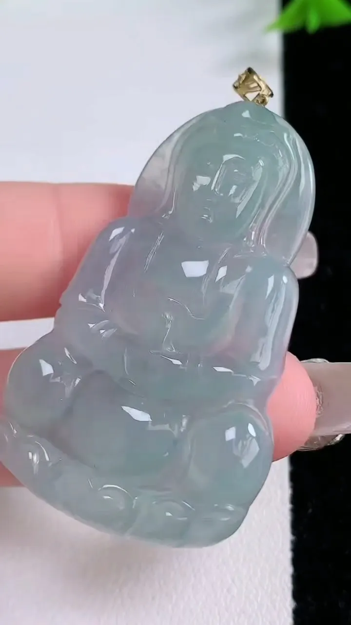 天然A货翡翠观音菩萨吊坠，尺寸47.5-29.8-4重量:11.07g
1月26日