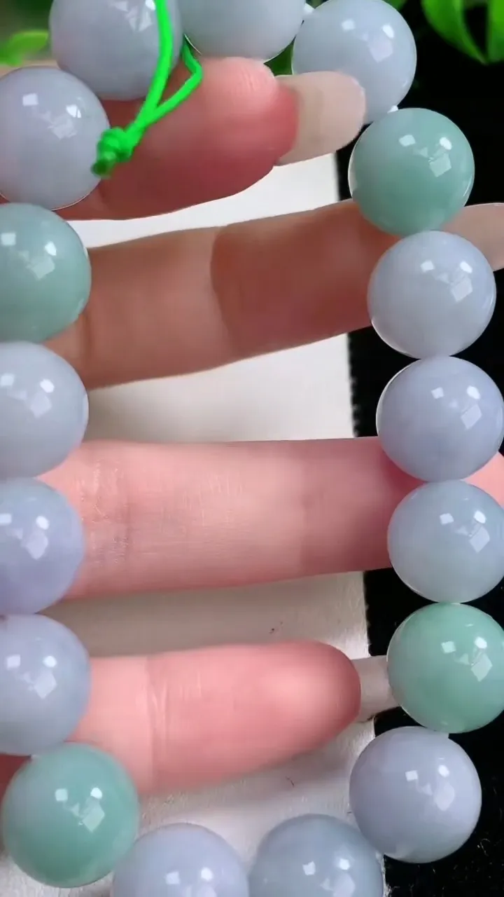 天然A货翡翠紫罗兰圆珠手串，尺寸12-17颗，重量:53.66g1月26日
工厂直销收藏佳品,种好水足，色泽均匀，有种有色，上手高大气！