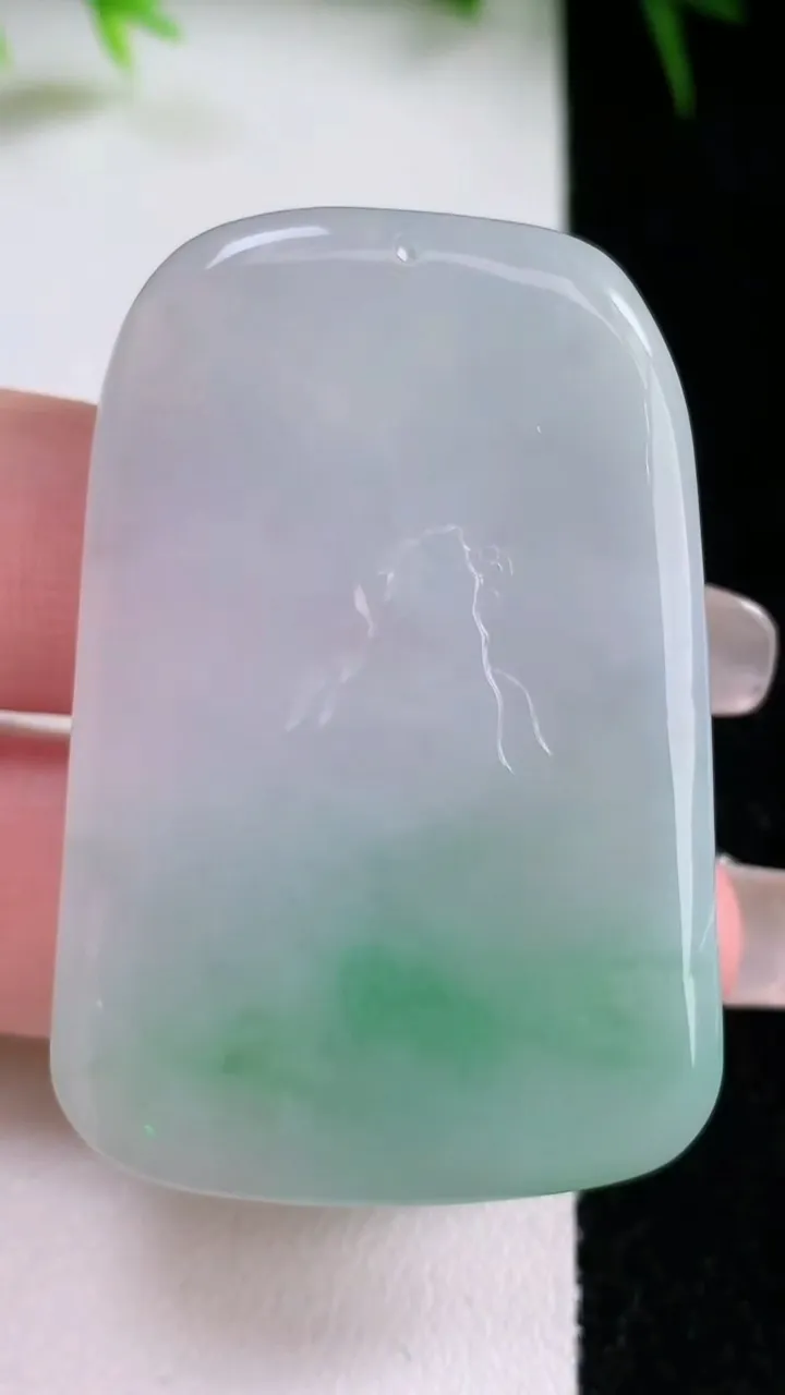 天然A货翡翠山水大日如来吊坠，尺寸47.6-32.2-7，重量:25.29g
1月26日