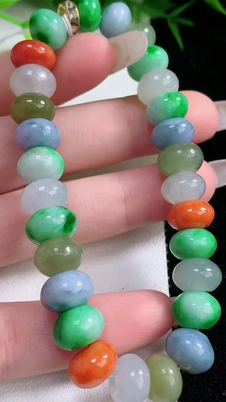 天然A货翡翠四彩算盘珠手串，尺寸10-5.8-28颗，重量:35.42g1月26日
工厂直销收藏佳品
