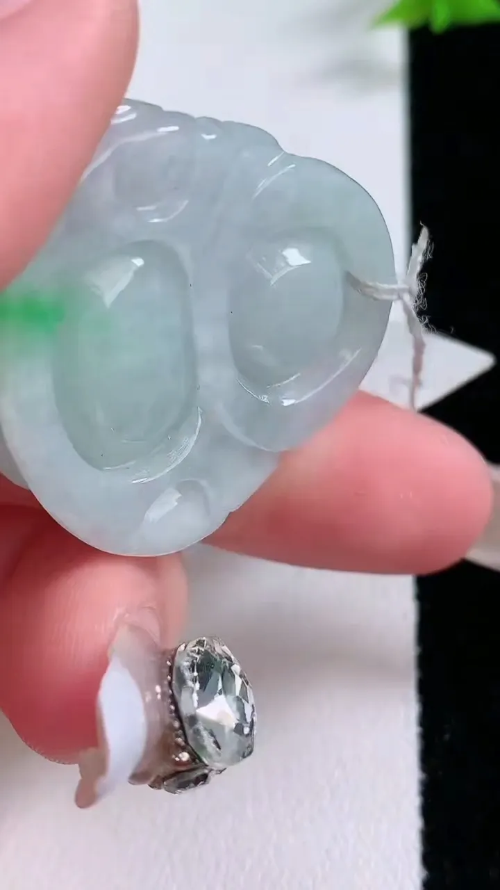 天然A货翡翠佛公吊坠，尺寸32.2-31-12.6，重量:19.12g
1月26日