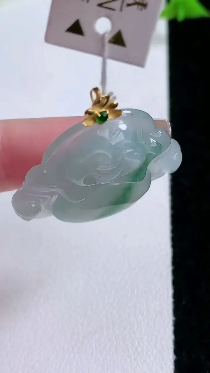 天然A货翡翠种飘花佛公吊坠，尺寸29-32.5-6.2，重量:8.36g
1月26日