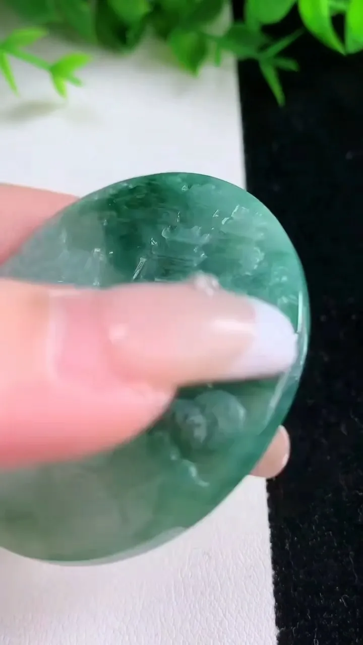 天然A货翡翠山水牌吊坠，尺寸52.4-5.6，重量:35.28g
1月26日