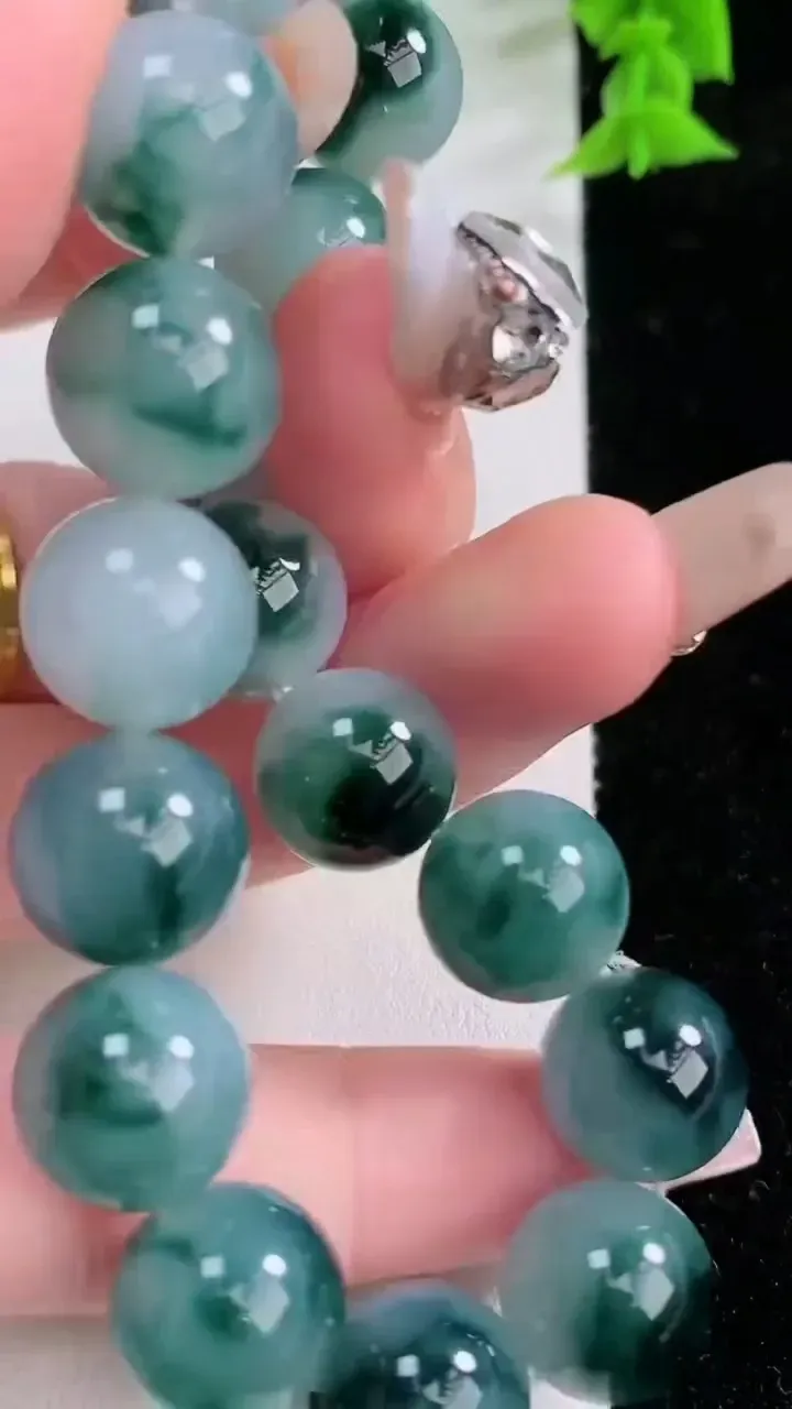 天然A货翡翠种飘花圆珠手串，尺寸12-17颗，重量:52.98g1月26日
工厂直销收藏佳品,种好水足，色泽均匀，有种有色，上手高大气！