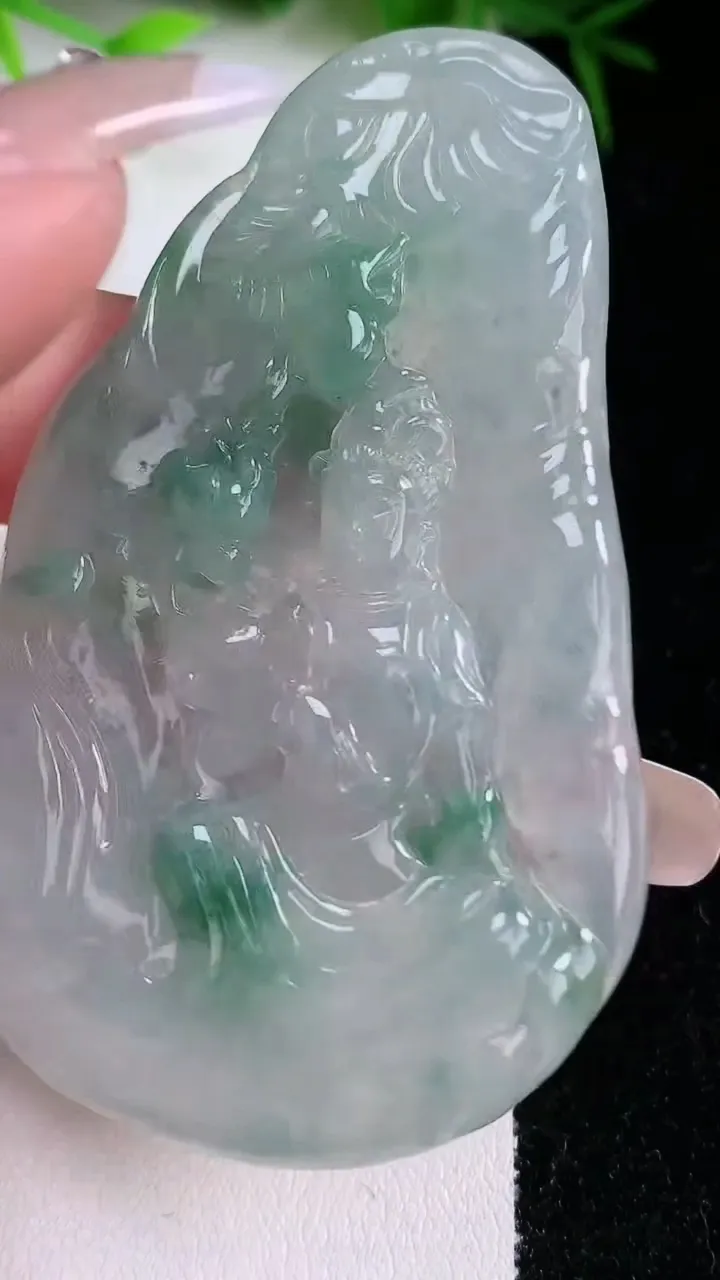 天然A货翡翠飘花普贤菩萨吊坠，尺寸68.7-42.4-5.2，重量:31.09g
1月26日