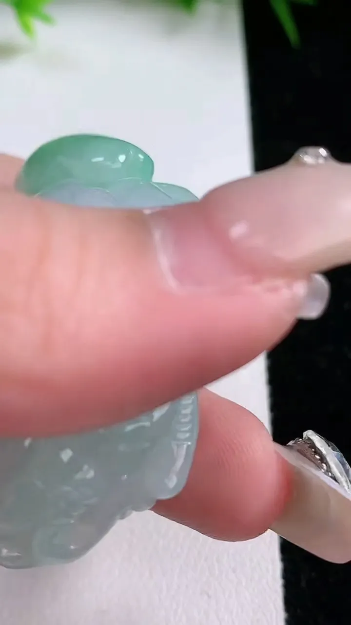 天然A货翡翠貔貅吊坠，尺寸50.2-22.5-15，重量:40.37g
1月26日