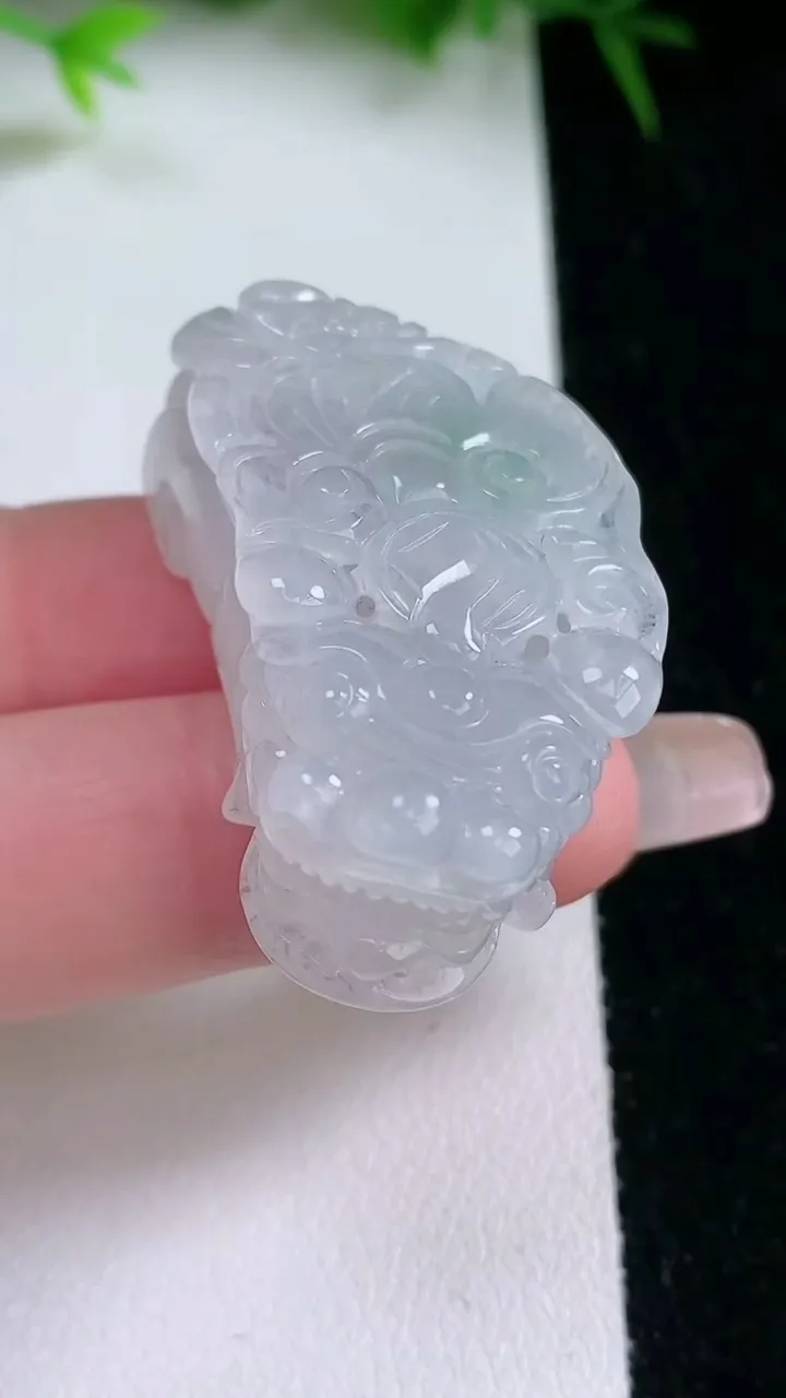 天然A货翡翠貔貅吊坠，尺寸38-21.2-13，重量:23.31g
1月26日