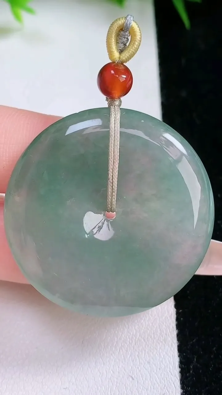 天然A货翡翠平安扣吊坠，尺寸37.5-5.8，重量:18.62g
1月26日