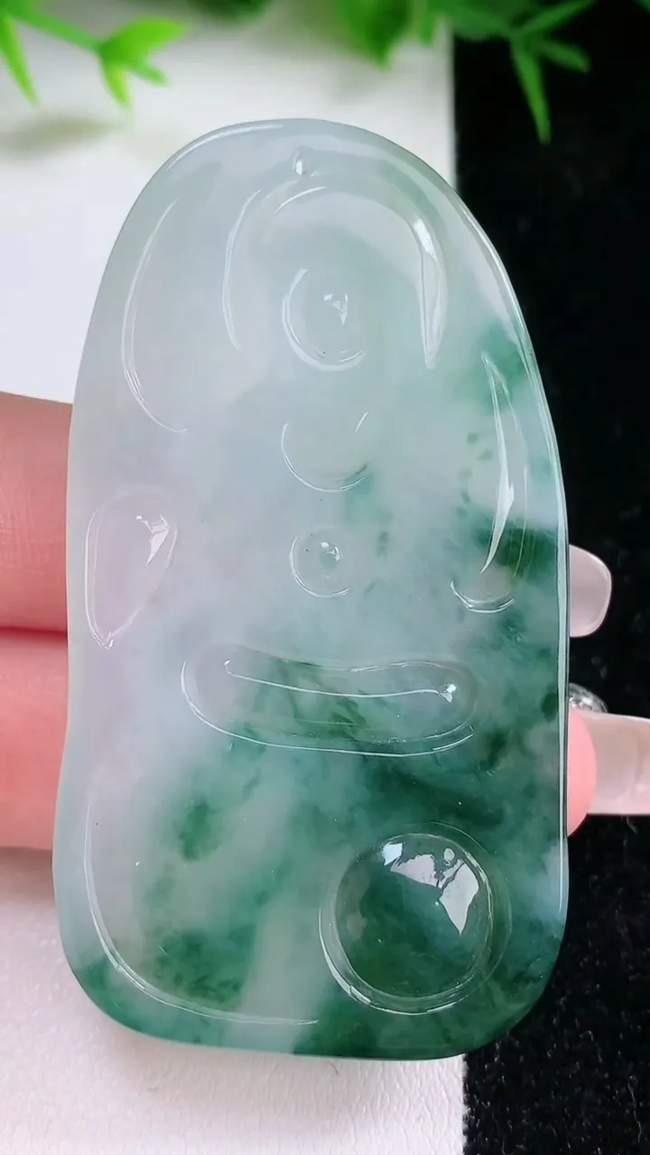 天然A货翡翠飘花文殊菩萨吊坠，尺寸62.4-33-5.2，重量:25.28g
1月26日