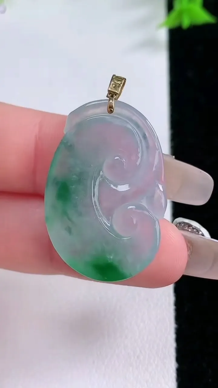 天然A货翡翠如意吊坠，尺寸30-20.4-4，重量:5.45g
1月26日