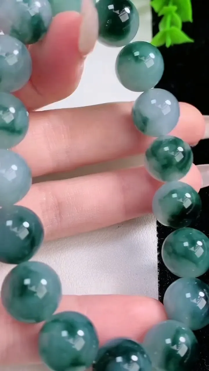 天然A货翡翠种飘花圆珠手串，尺寸12-17颗，重量:52.98g1月26日
工厂直销收藏佳品,种好水