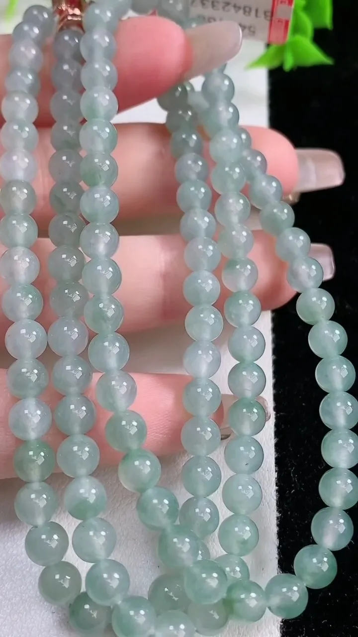 天然A货翡翠圆珠项链，尺寸5.4-118颗，重量:35.45g1月26日
工厂直销收藏佳品,种好水足，色泽均匀，有种有色，上手高大气！