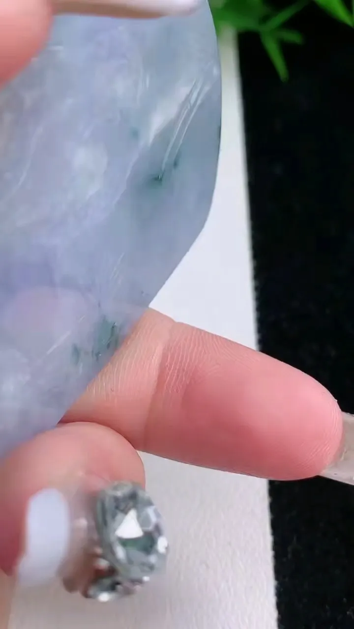 天然A货翡翠牌吊坠，尺寸68-40-5，重量:35.90g
1月26日