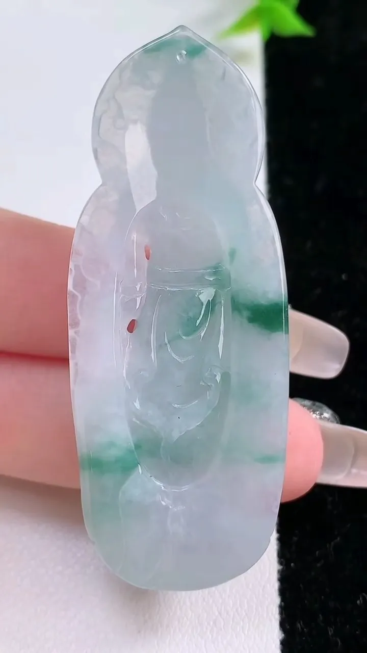 天然A货翡翠冰种飘花观音菩萨吊坠，尺寸60-23.5-11.8，重:17.51g
1月26日