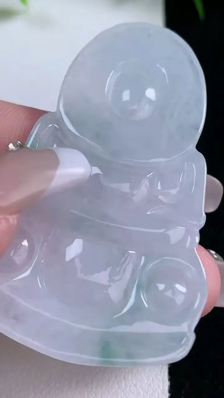 天然A货翡翠观音菩萨吊坠，尺寸58.5-35.2-5.2，重量:18.33g
1月26日