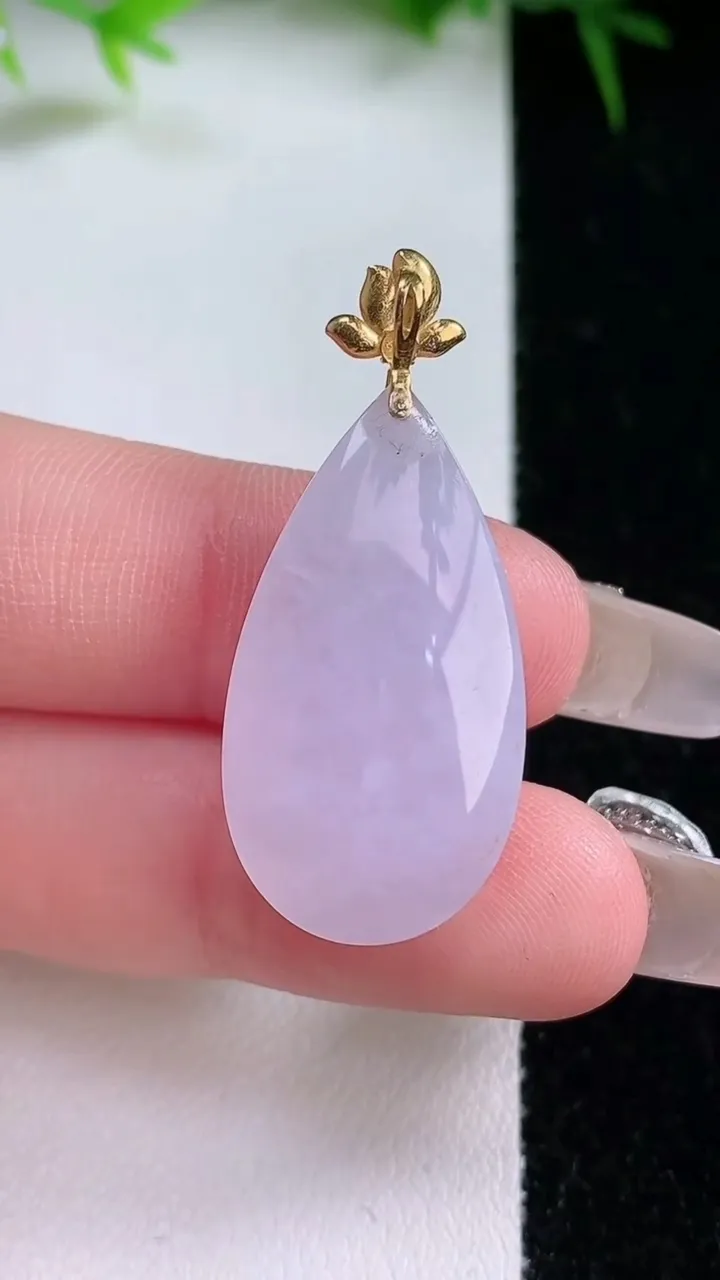 天然A货翡翠18K金紫罗兰水滴吊坠，尺寸27.5-15.3-7.6，重量:6.00g
1月26日