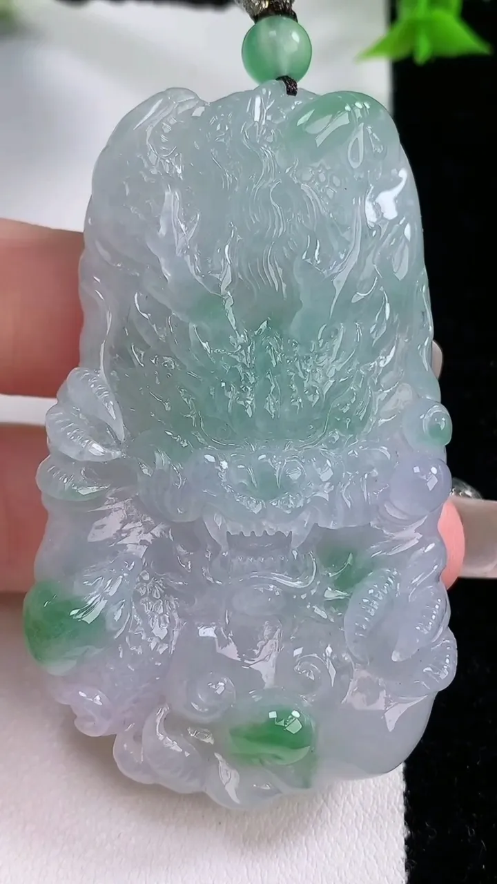 天然A货翡翠龙牌吊坠，尺寸62.3-36.7-9.8，重量:49.11g
1月26日