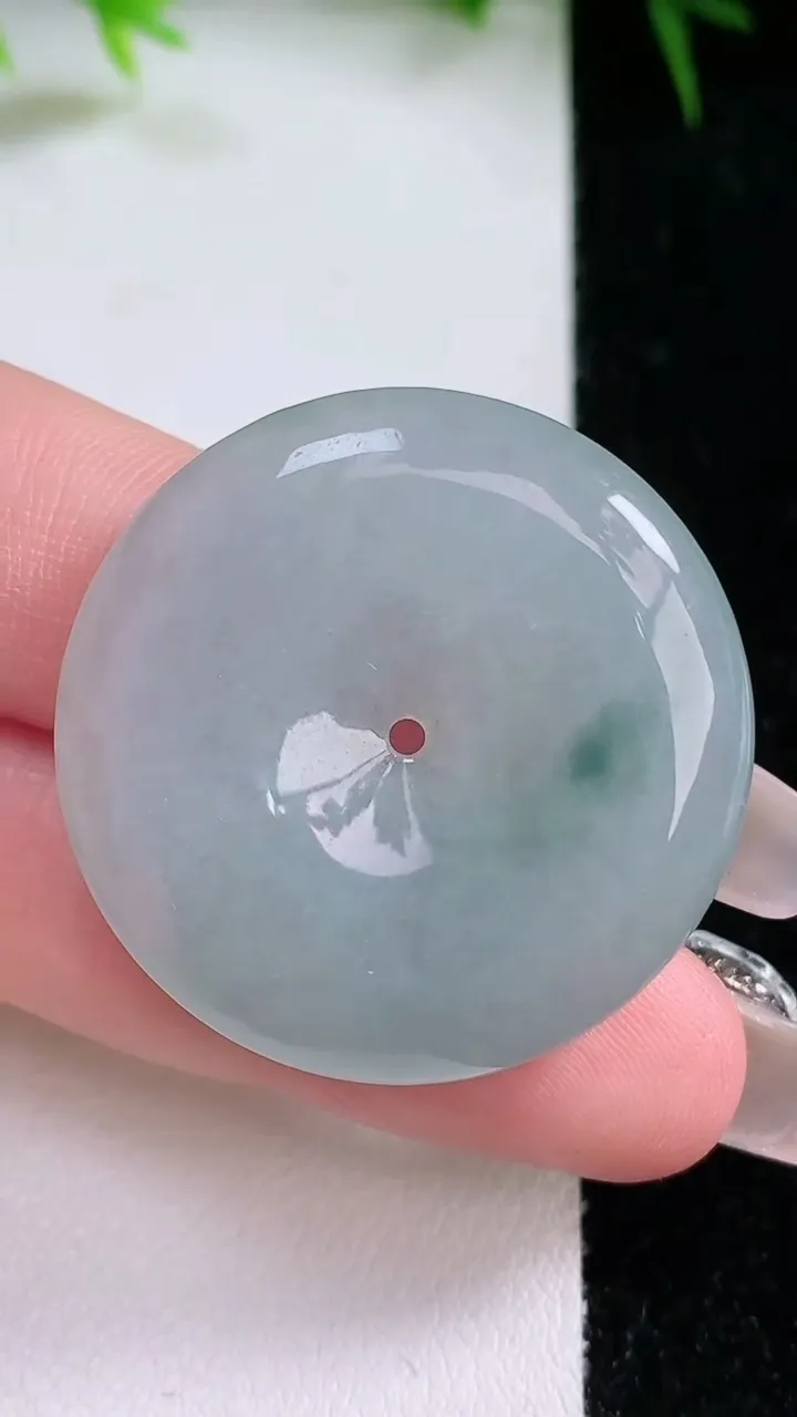 天然A货翡翠飘花平安扣吊坠，尺寸33-5.8，重量:14.82g
1月26日