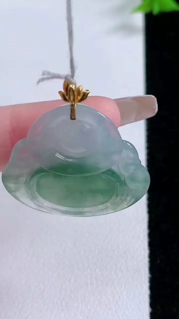 天然A货翡翠佛公吊坠，尺寸26-29-5.6，重量:6.21g
1月26日