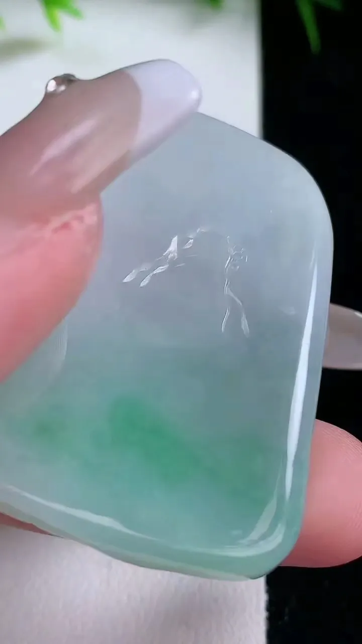 天然A货翡翠山水大日如来吊坠，尺寸47.6-32.2-7，重量:25.29g
1月26日