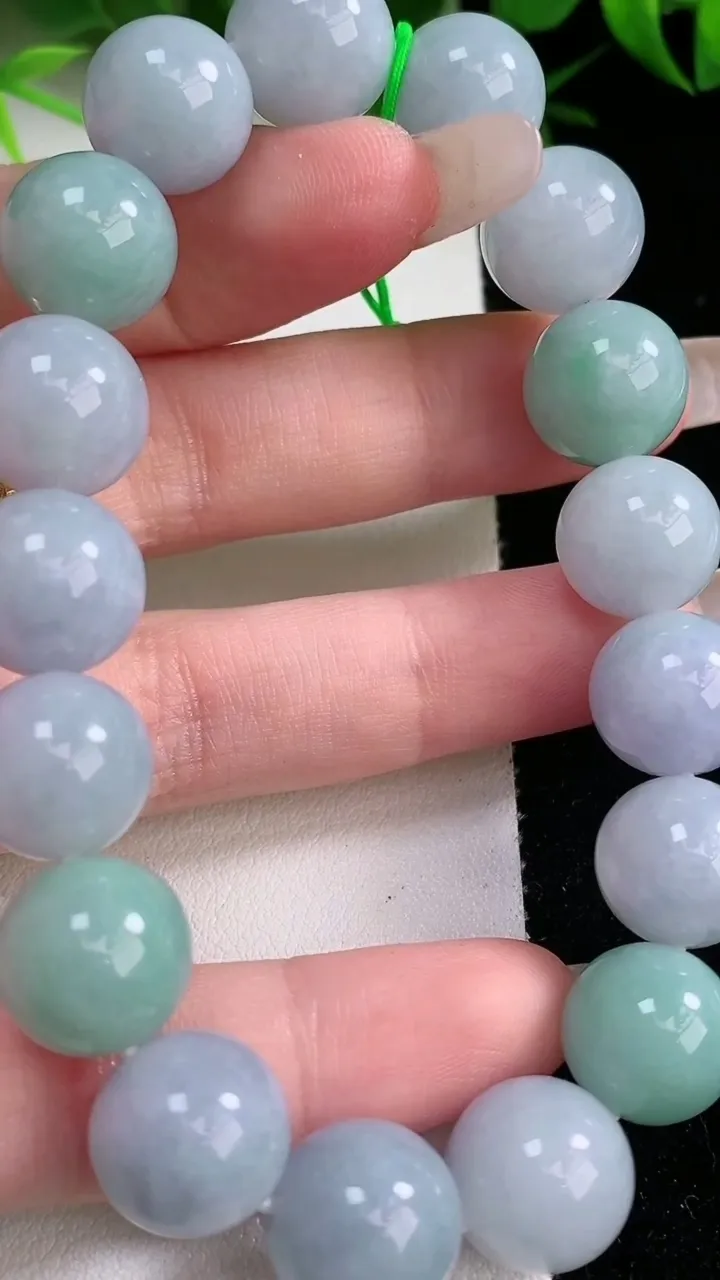 天然A货翡翠紫罗兰圆珠手串，尺寸12-17颗，重量:53.66g1月26日
工厂直销收藏佳品,种好水足，色泽均匀，有种有色，上手高大气！