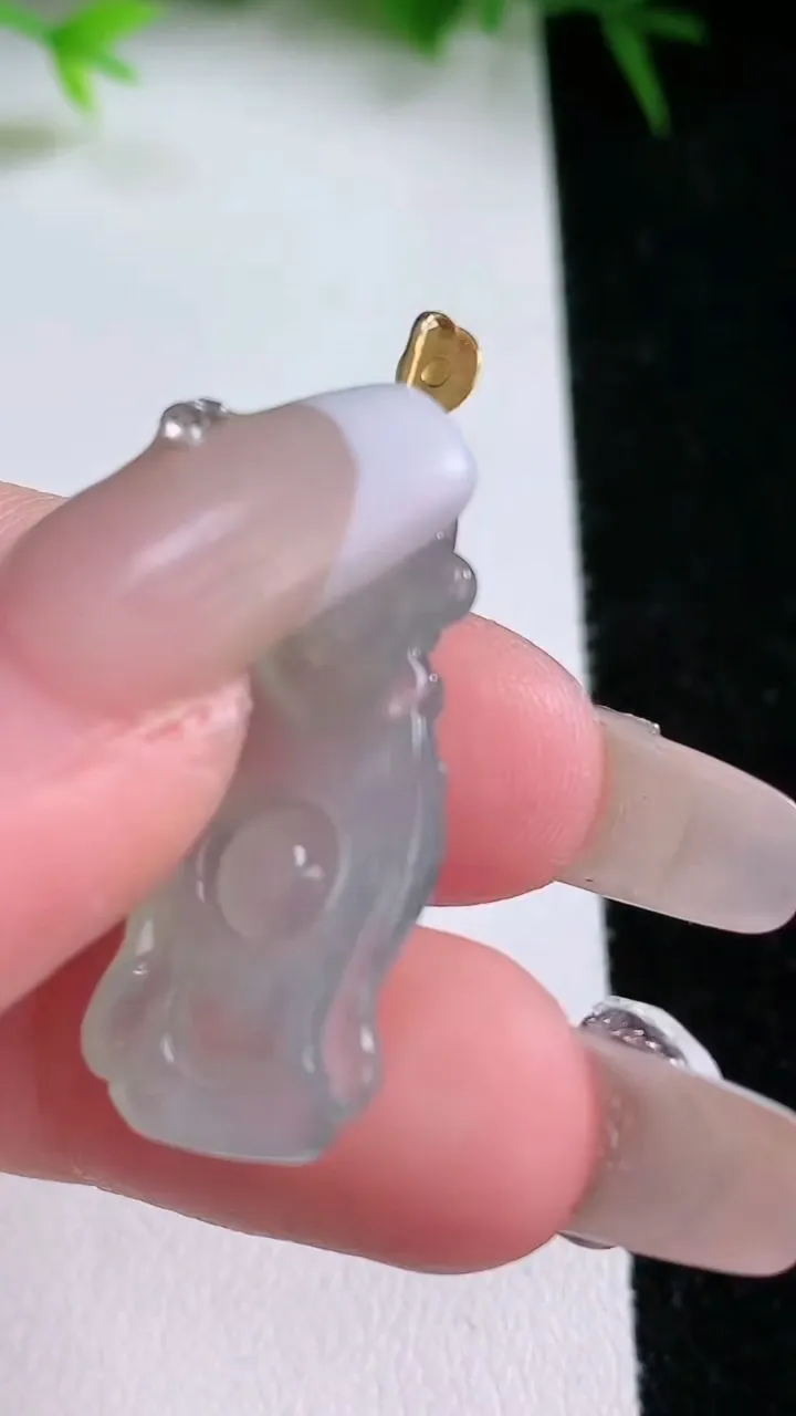 天然A货翡翠财神爷吊坠，尺寸28.8-12.7-5.5，重量:3.74g
1月26日