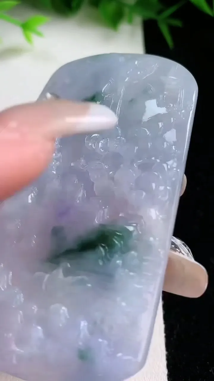 天然A货翡翠牌吊坠，尺寸68-40-5，重量:35.90g
1月26日