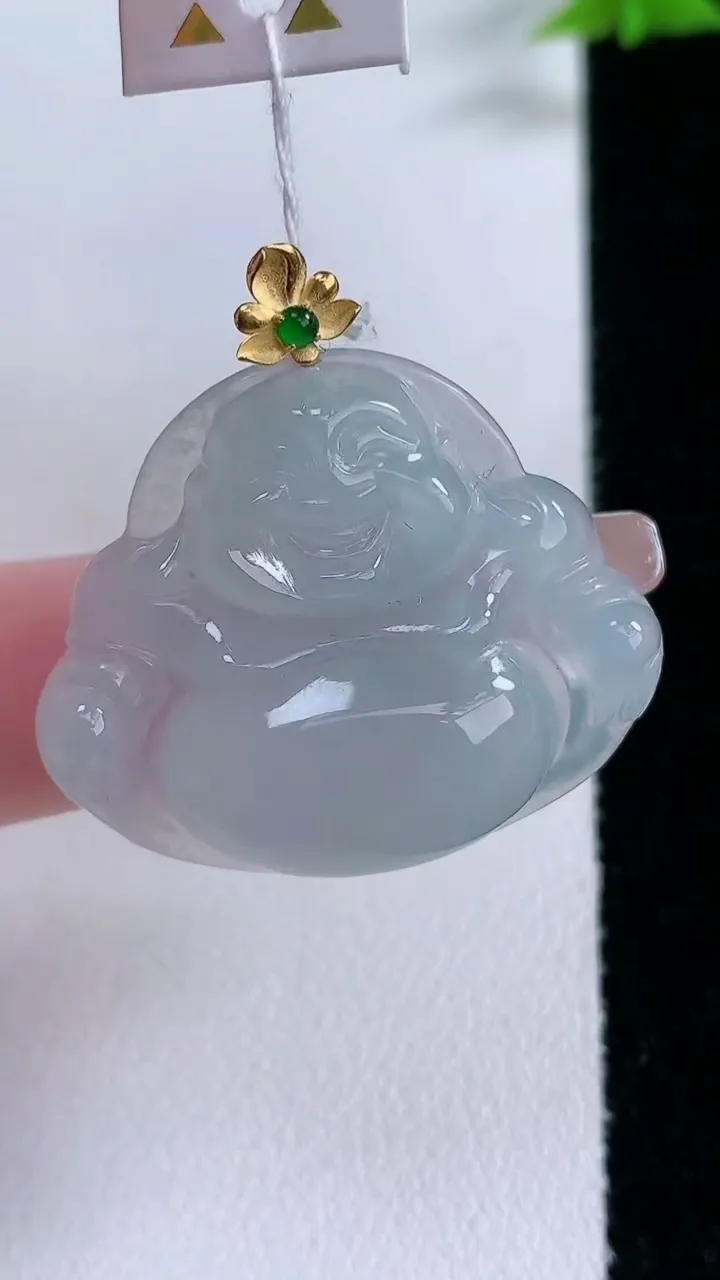 天然A货翡翠种白冰佛公吊坠，尺寸27.3-32-6.6，重量:8.27g
1月26日