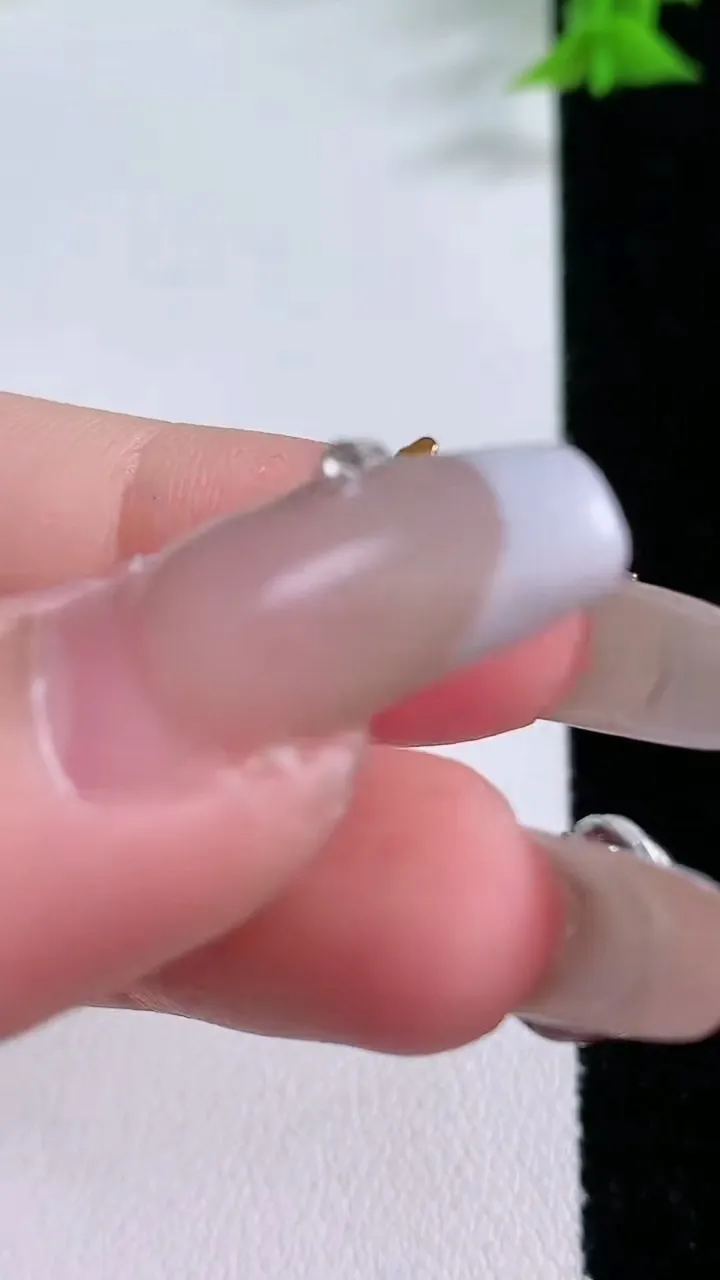 天然A货翡翠种飘花葫芦吊坠，尺寸15.2-11.7-4.5，重量:1.49g
1月26日