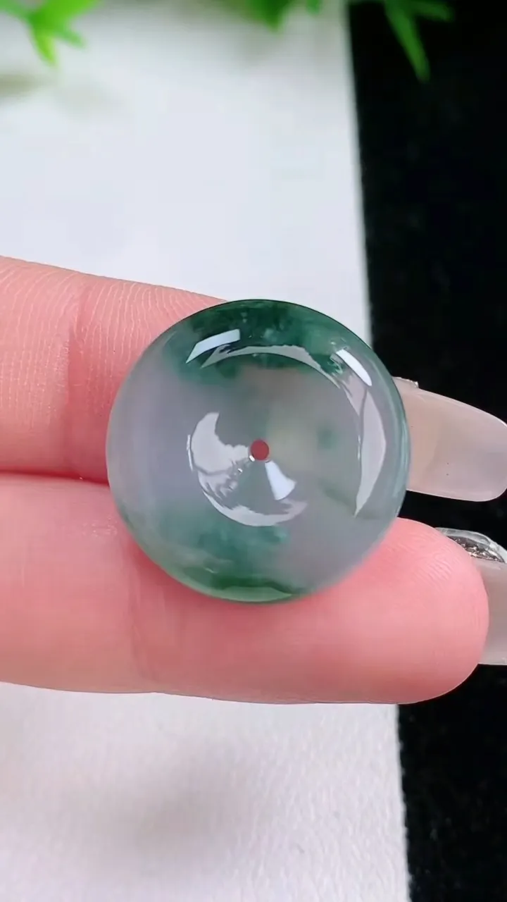 天然A货翡翠飘花平安扣吊坠，尺寸20.3-5.8，重量:4.95g
1月26日