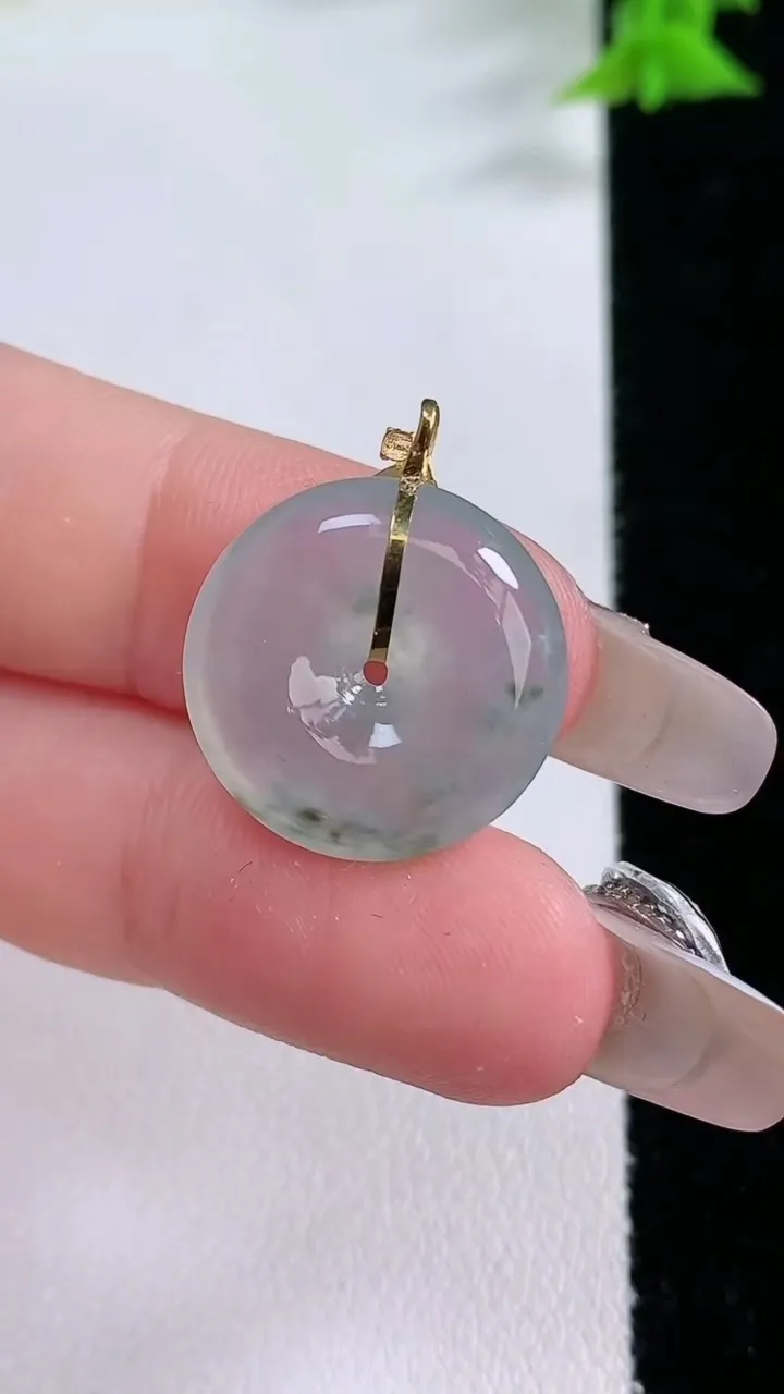 天然A货翡翠种飘花平安扣吊坠，尺寸18-4.8，重量:3.24g
1月26日