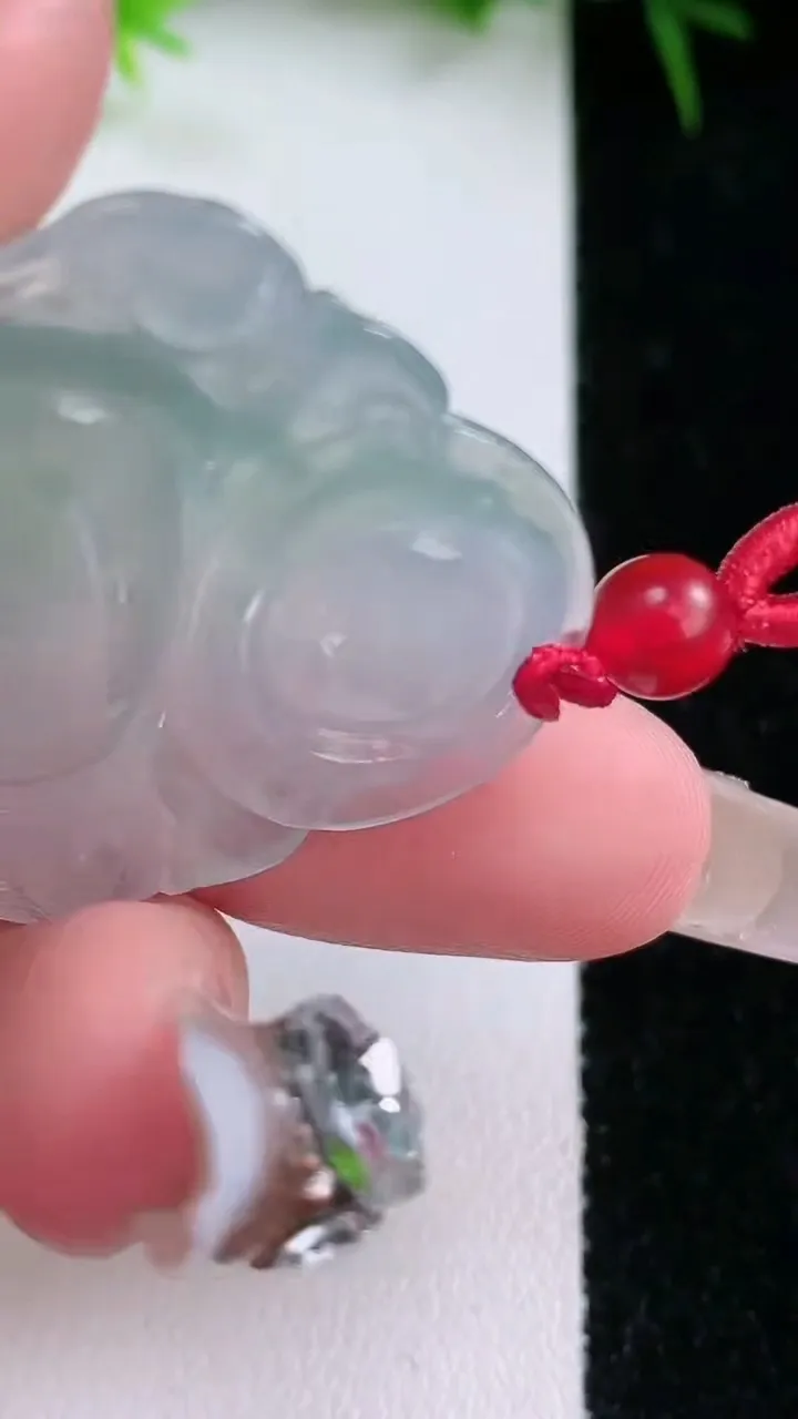 天然A货翡翠佛公吊坠，尺寸31-33.8-5.7，重量:9.43g
1月26日