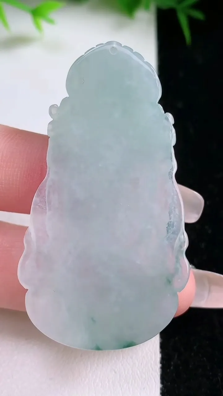 天然A货翡翠飘花观音头吊坠，尺寸54-30.4-5.3，重量:15.11g
1月26日