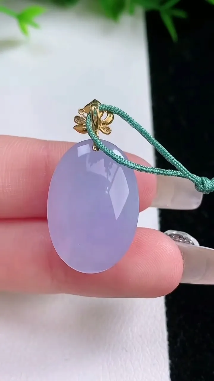 天然A货翡翠18K金紫罗兰蛋面吊坠，尺寸23-16-10.8，重量:7.09g
1月26日