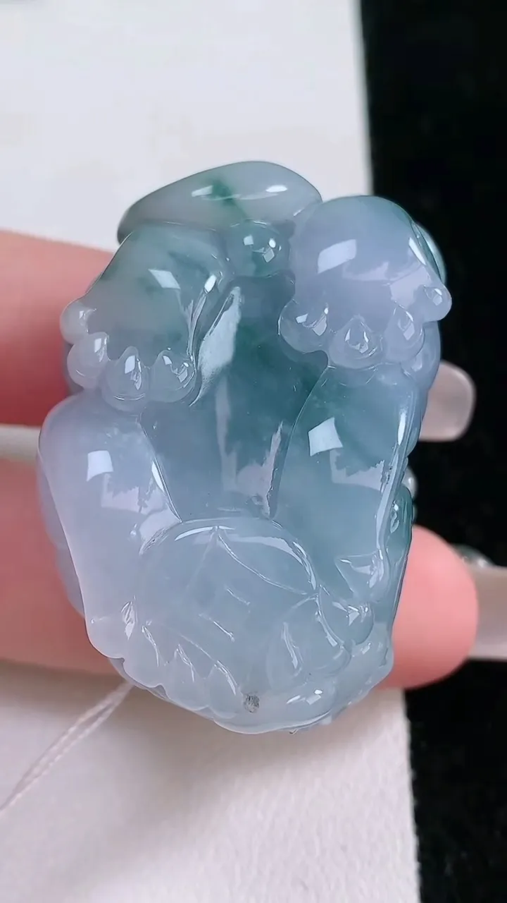 天然A货翡翠紫罗兰飘花貔貅吊坠，尺寸39.7-27.4-20，重量:48.17g
1月26日