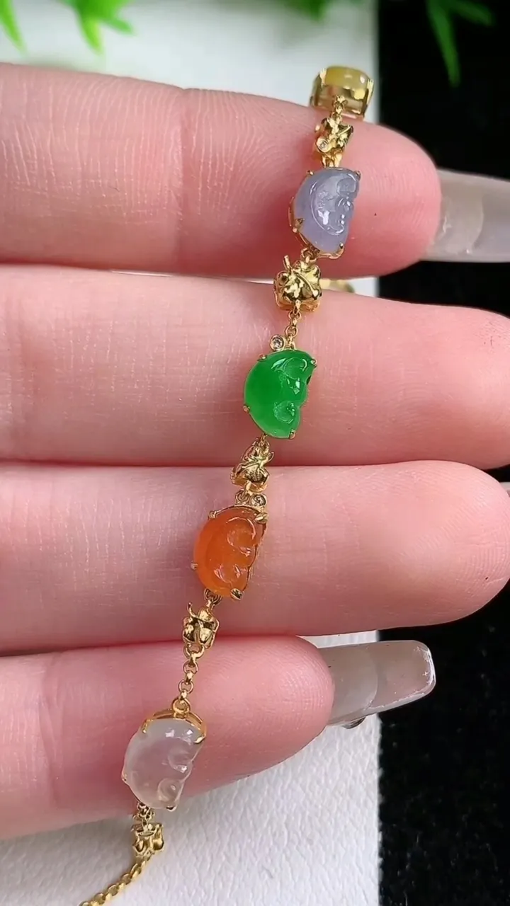 天然A货翡翠18K金四彩如意头手链，尺寸6.3-4.6，重量:3.48g
1月26日