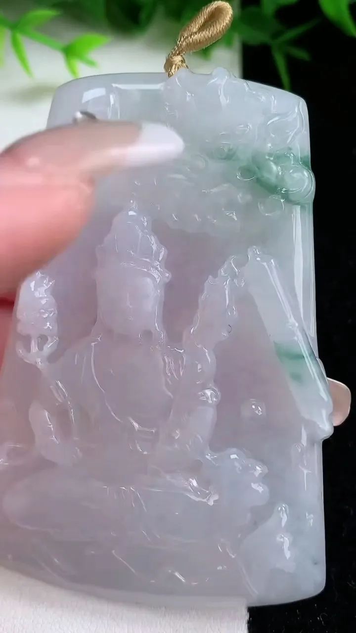 天然A货翡翠飘花文殊菩萨吊坠，尺寸71.2-48.5-5.6，重量:43.88g
1月26日