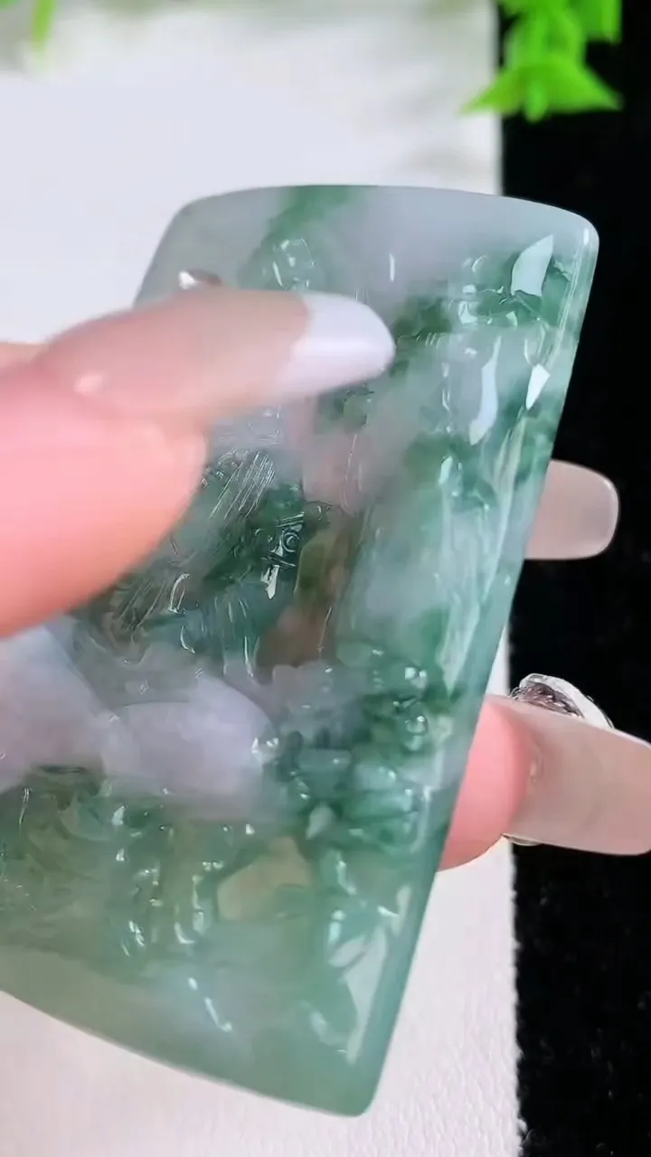 天然A货翡翠山水大势至菩萨吊坠，尺寸56-37.4-4.6，重量:25.49g
1月26日