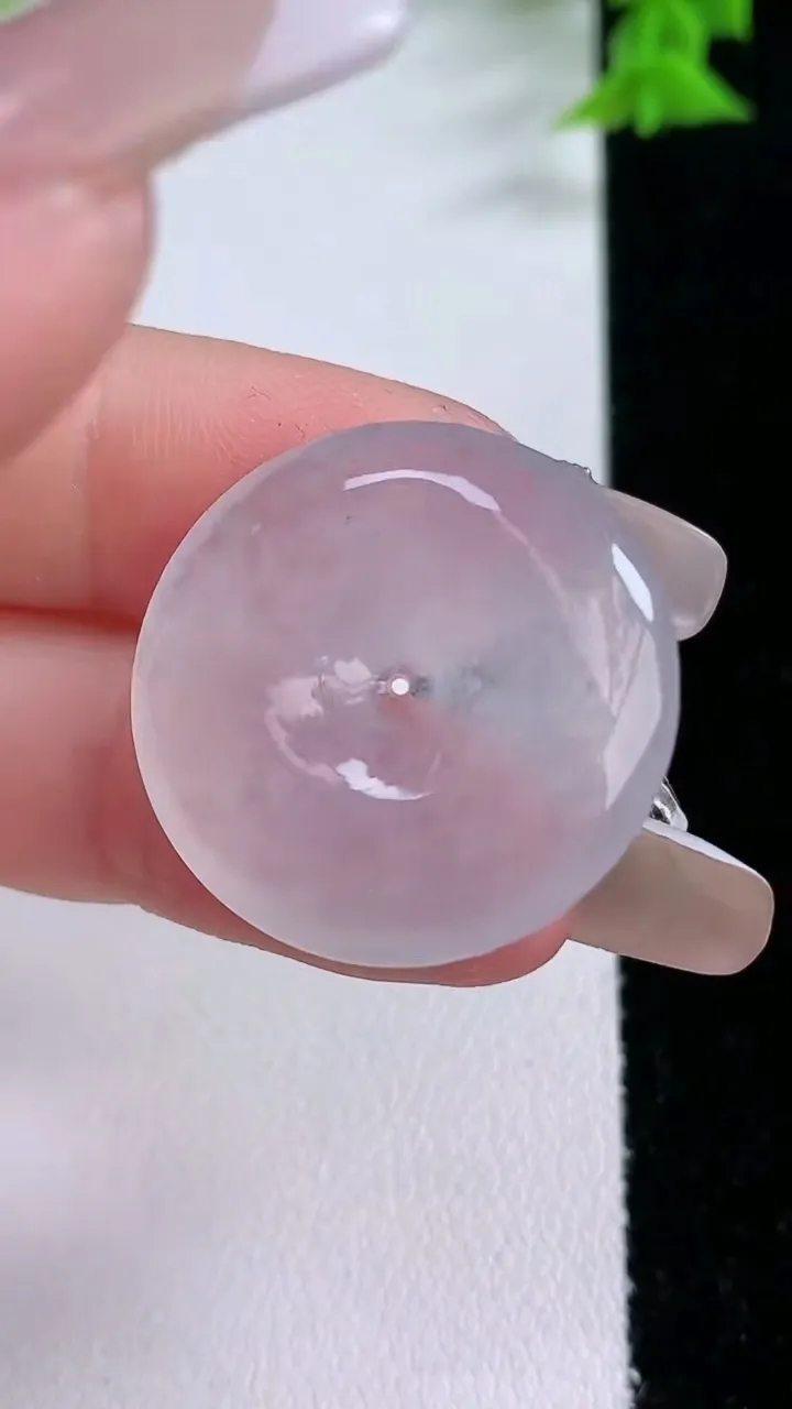 天然A货翡翠平安扣吊坠，尺寸26-4.6，重量:6.45g
1月26日