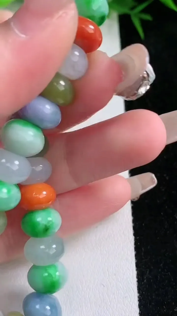 天然A货翡翠四彩算盘珠手串，尺寸10-5.8-28颗，重量:35.42g1月26日
工厂直销收藏佳品,种好水足，色泽均匀，有种有色，上手高大气！