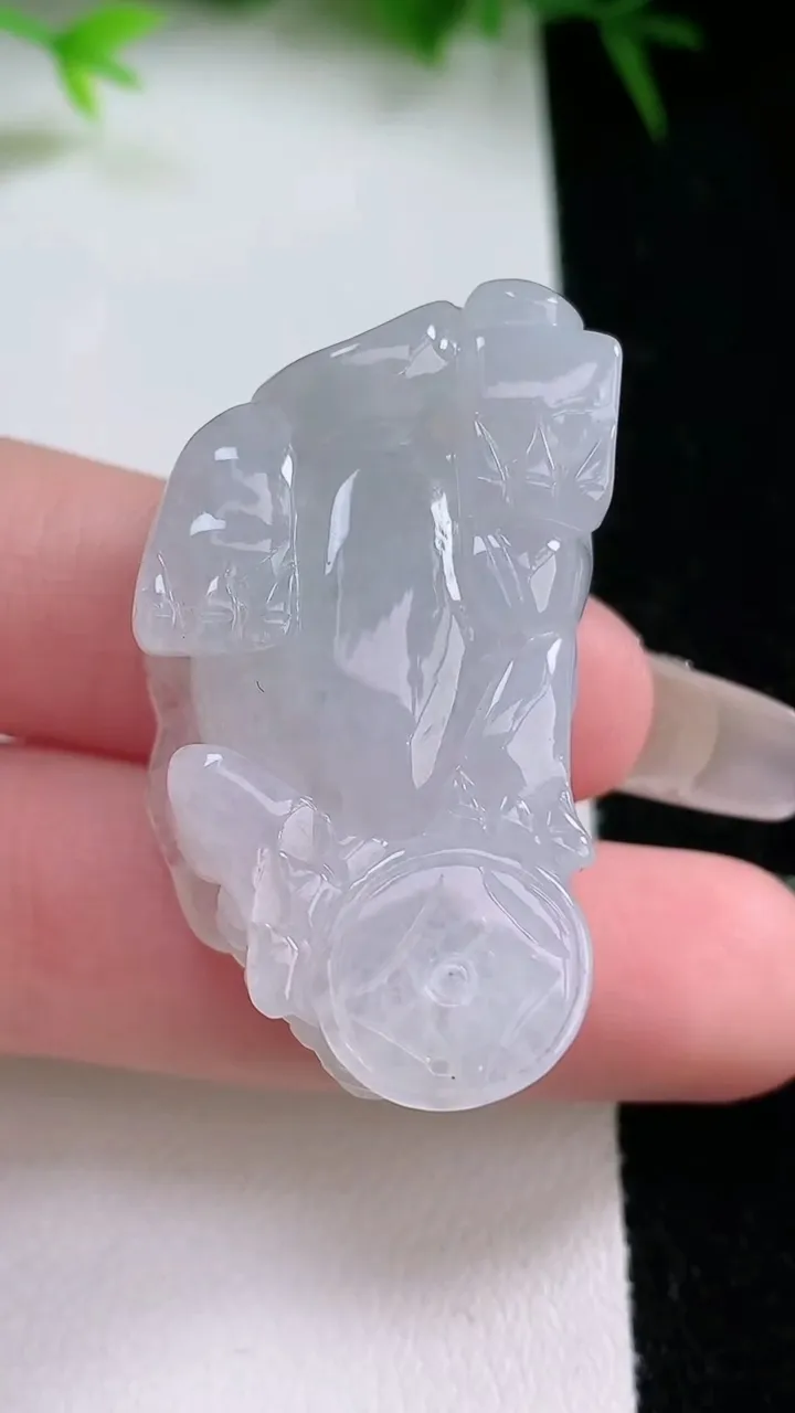 天然A货翡翠貔貅吊坠，尺寸38-21.2-13，重量:23.31g
1月26日