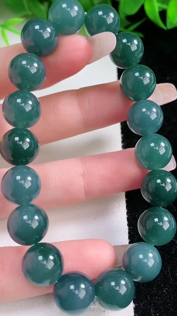 天然A货翡翠圆珠手串，尺寸11-18颗，重量:42.62g1月26日
工厂直销收藏佳品,种好水足，色