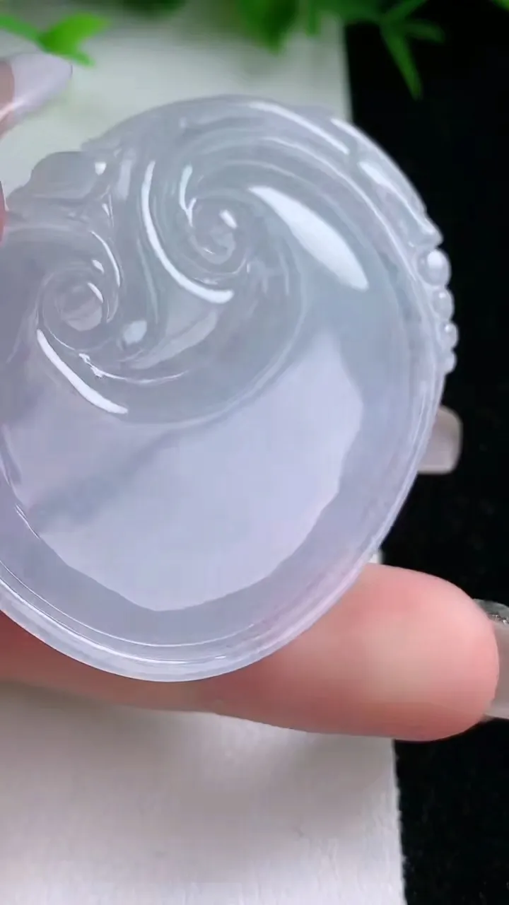 天然A货翡翠紫罗兰如意吊坠，尺寸52.6-40.8-5.4，重量:21.86g
1月26日