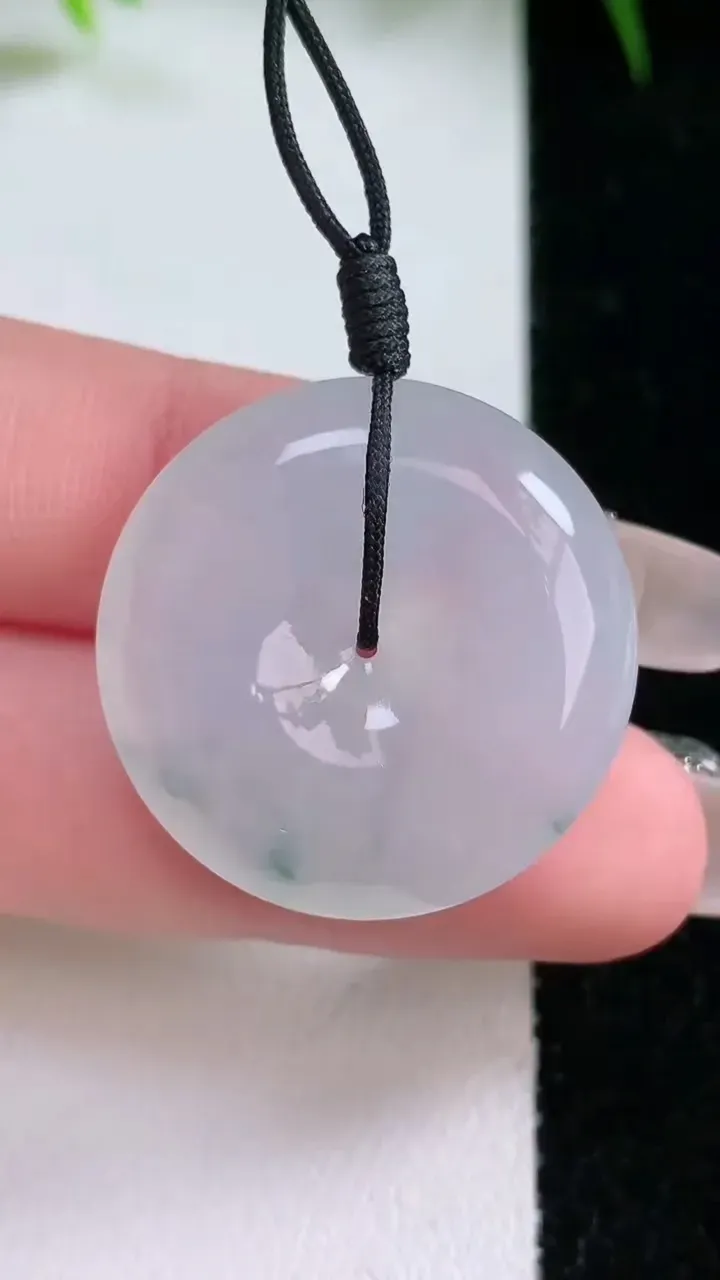 天然A货翡翠飘花平安扣吊坠，尺寸26.7-6.3，重量:9.15g
1月26日