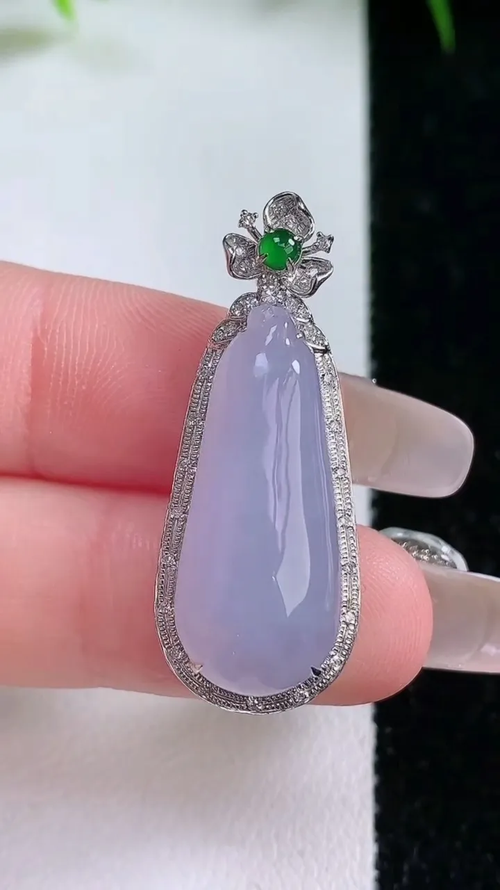 天然A货翡翠18K金紫罗兰福瓜吊坠，尺寸35-13.8-8.3，裸石25.6-11重量:4.35g
