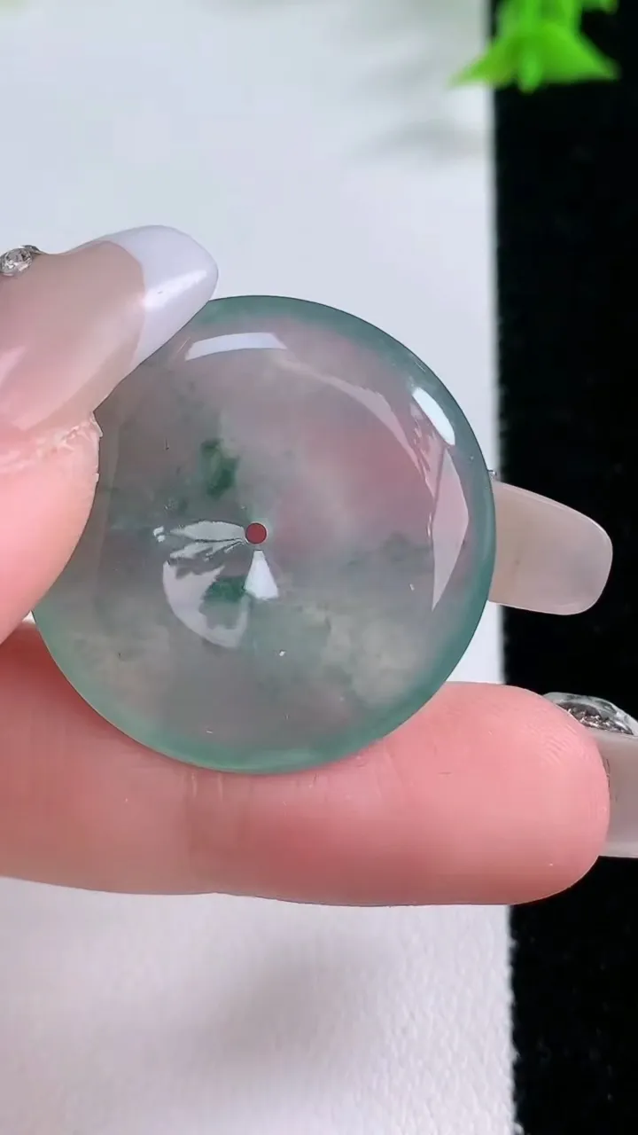 天然A货翡翠冰种飘花平安扣吊坠，尺寸27.6-5，重量:7.52g
1月26日