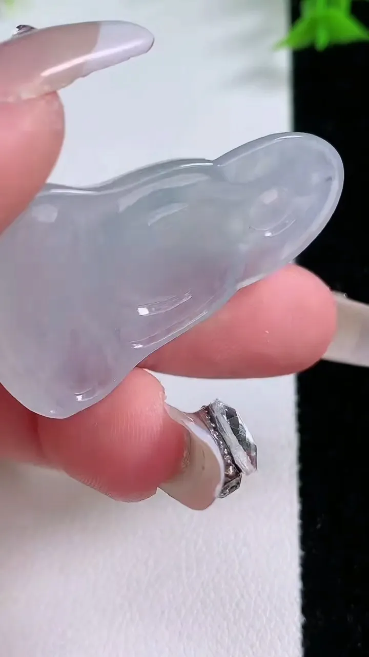 天然A货翡翠观音菩萨吊坠，尺寸41-24-5.7，重量:9.71g
1月26日